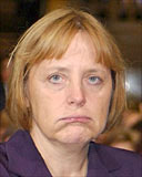 http://online.wdr.de/online/politik/cdu_kandidat/img/merkel_bedroeppelt.jpg