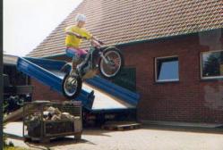 trialjump.jpg (25081 Byte)