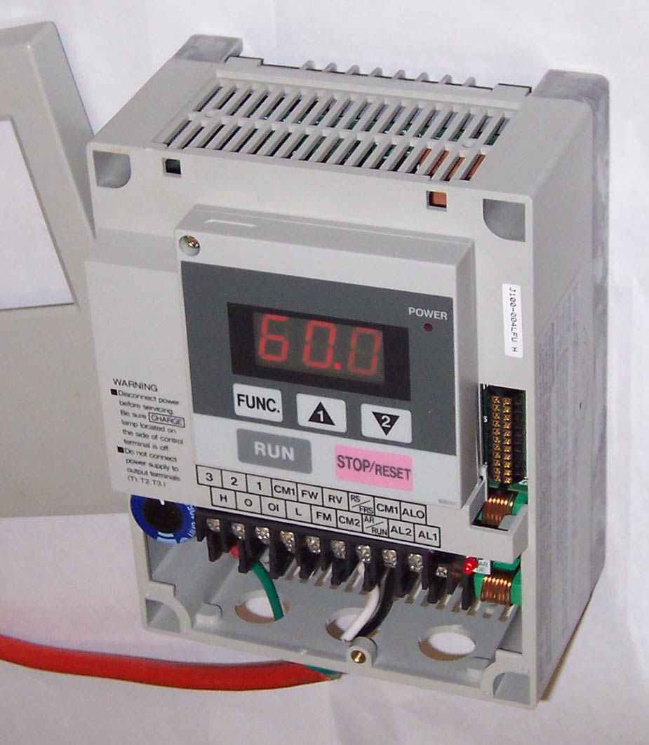 Frequenzumrichter BiuZi 220V Einphasen-Frequenzumrichter-Drehzahlregler für 3-Phasen-Wechselstrommotoren mit 1,5 kW 
